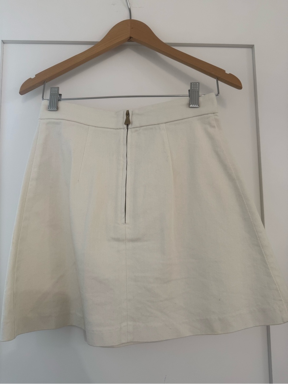Gucci Cream Mini Skirt with Gold Horsebit Detail - Picture 2 of 4